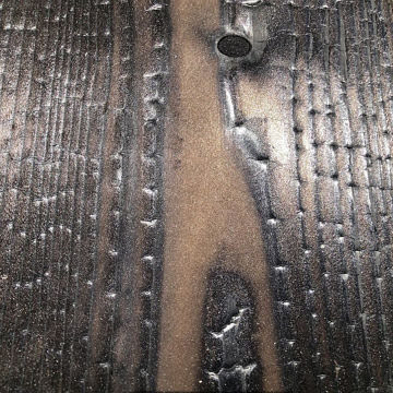 Eurosugi Rome afwerking - Gestructureerd met zwart-bruine tonen. Warme uitstraling met zichtbare houtnerf.